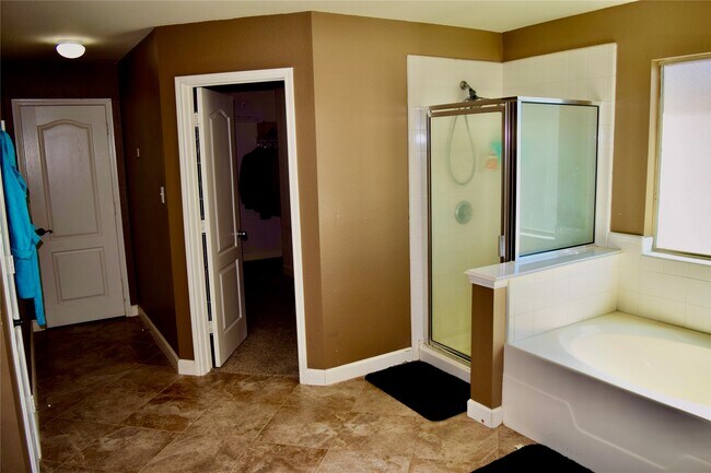 Building Photo - 16703 Summer Cypress Ct