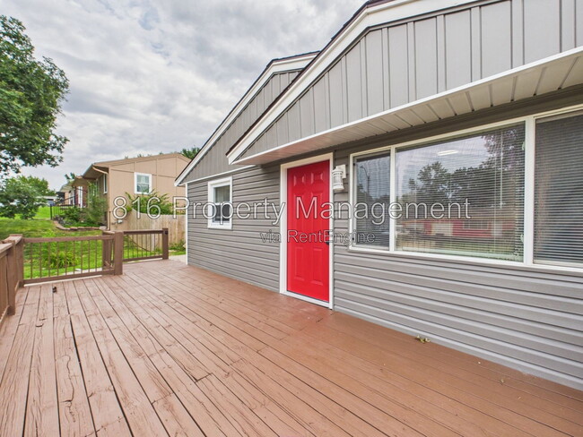 Building Photo - 9109 E 44th St