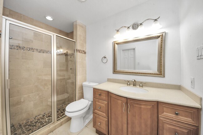 Building Photo - 832 Wax Myrtle Ln