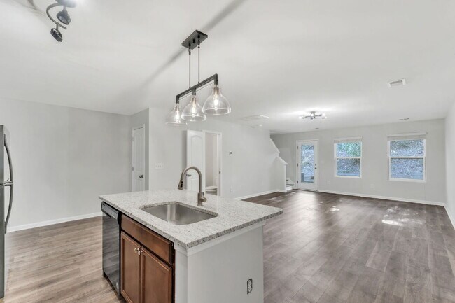 Building Photo - Stylish 3BR, 2.5BA Townhome with Loft and ...