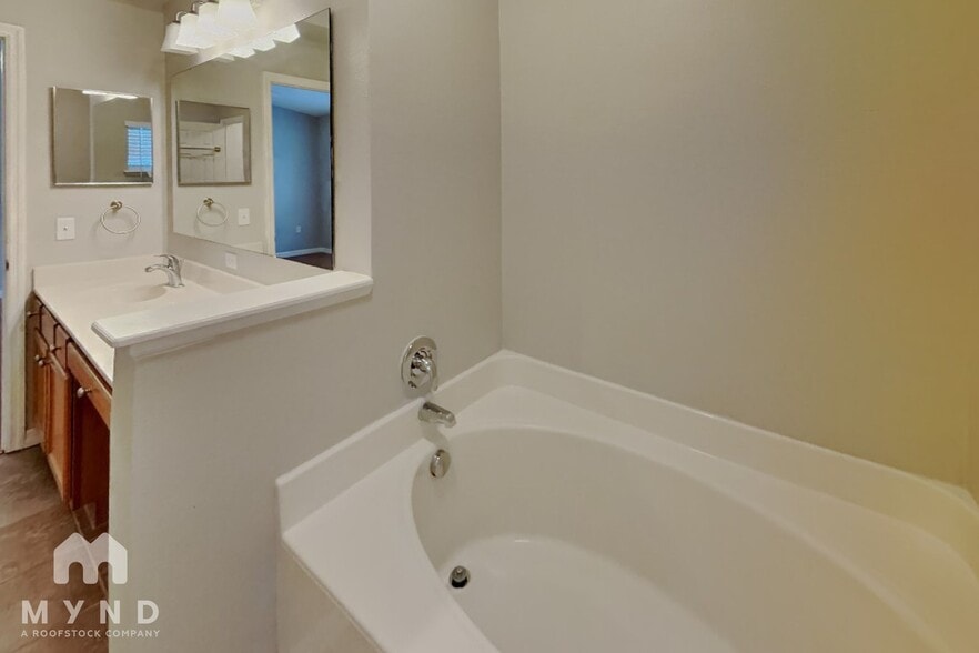 Building Photo - 2073 Hayfield Way