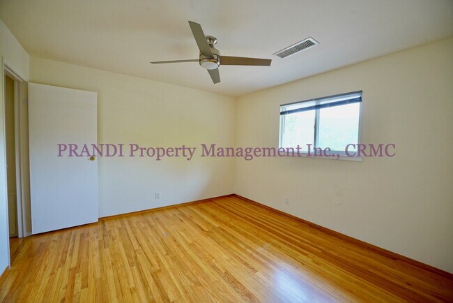 Building Photo - "Charming 4-Bed, 3-Bath Sanctuary in San R...