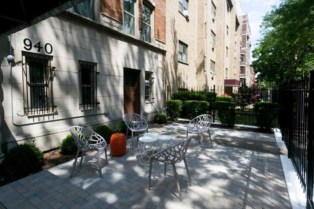 Building Photo - 940 W Winona St