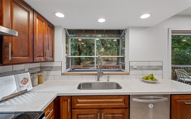 Building Photo - Stunning 4-Bedroom, 2.5-Bath Remodeled Home in Rushmore, Gig Harbor