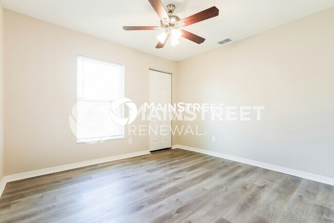 Building Photo - 3 Bedroom Pet-Friendly Home in PORT CHARLOTTE, FL with Main Street Renewal