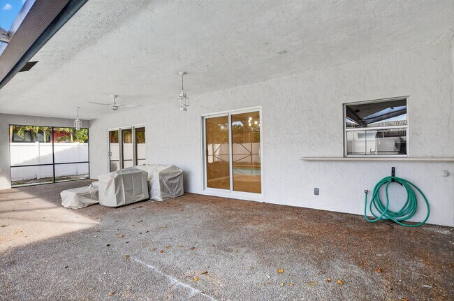 Building Photo - 1544 NW 9th St