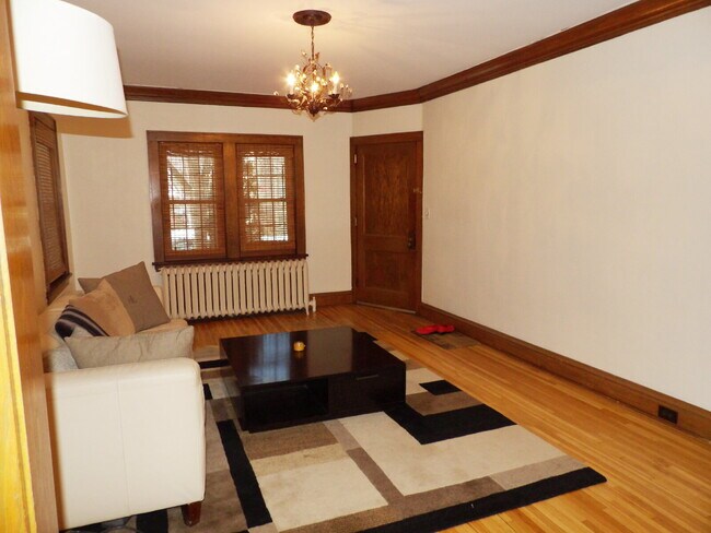 Building Photo - 2 Bedroom Condo in Brownstone
