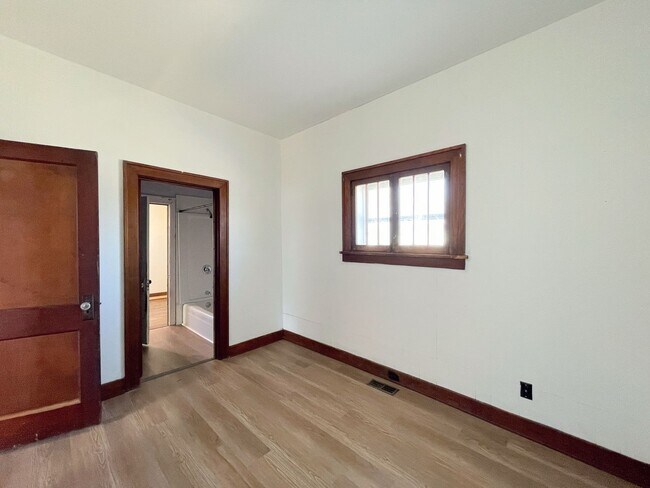 Building Photo - 3 bed in Nickerson with large fenced yard