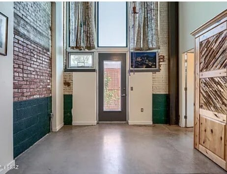 Building Photo - 1001 E 17th St