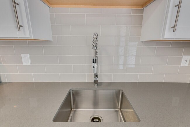 Building Photo - $0 First Month Rent! Remodeled 2 Bed Casita w/ Private Patio, W/D & Pool
