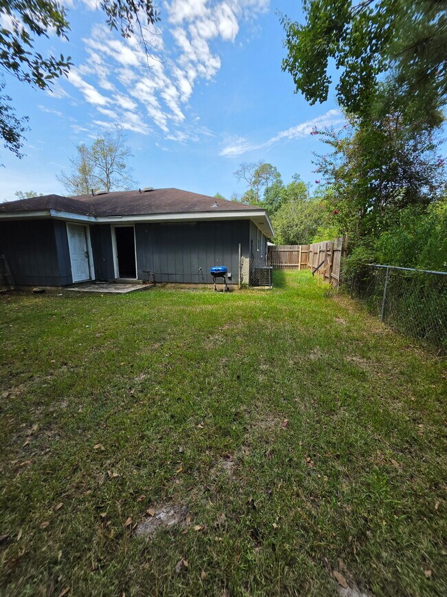Building Photo - 1428 Hickory St