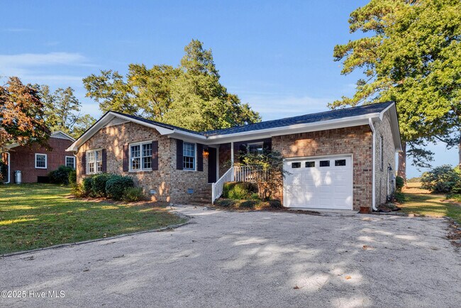 Building Photo - 259 Shoreline Dr