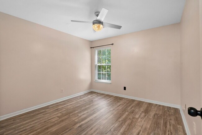 Building Photo - 1096 Harvester Cir