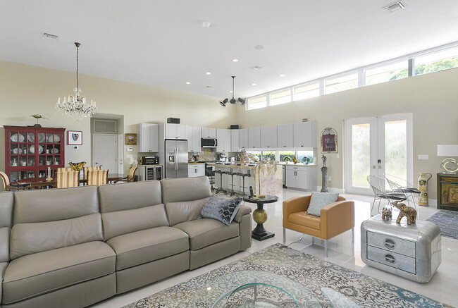 Building Photo - 2701 NE 2nd Ave