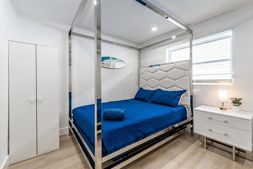 Building Photo - 825-827 Southwest 14th Street-SI FL1-ID1475658P