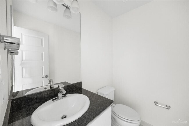 Building Photo - 2600 Mimosa St