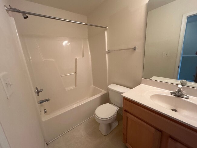 Building Photo - 3 Bed | 2.5 Bath Townhouse in North Raleigh