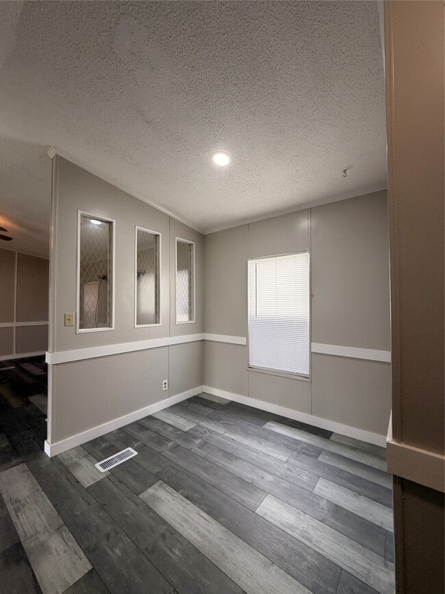 Building Photo - 14329 Greenville St