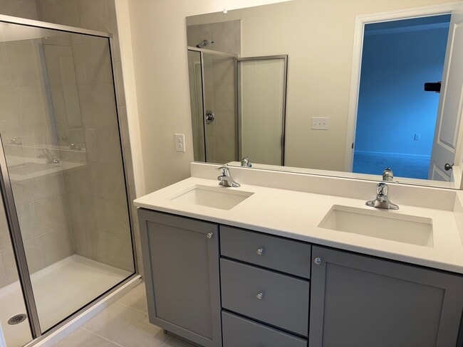 Building Photo - New Harleysville 3 Bedroom End unit Townho...
