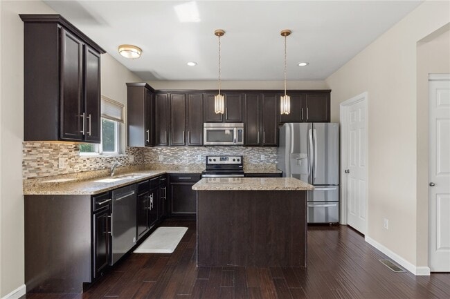Building Photo - 184 Berry Manor Cir