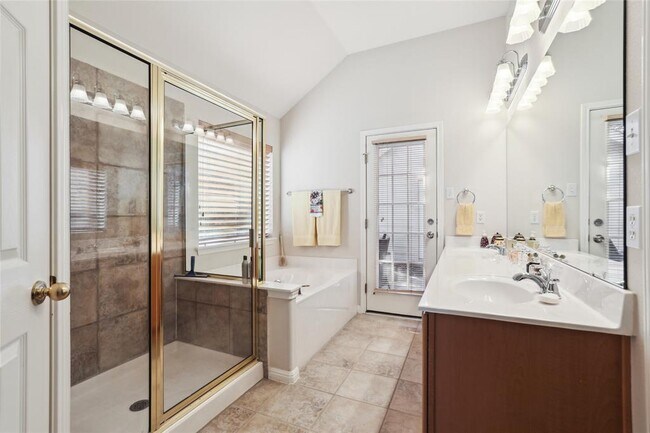 Building Photo - 3805 Pebble Ct