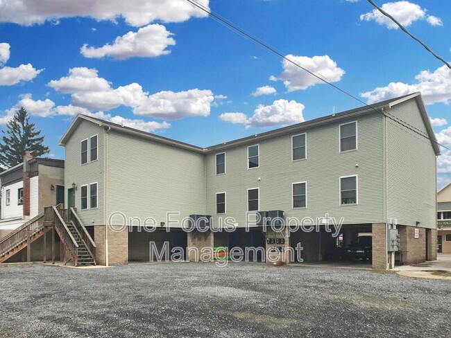 Building Photo - 253 Main St