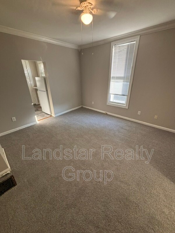 Building Photo - 2127 Grinstead Dr