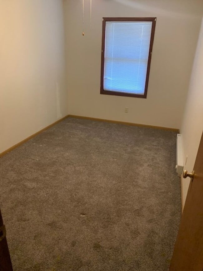 Building Photo - 3 Bedroom on Gull River