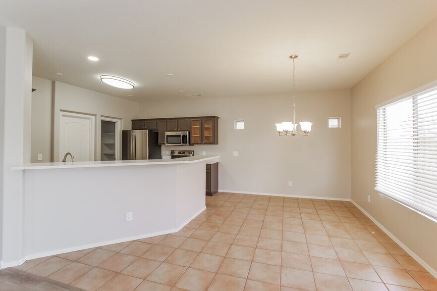 Building Photo - 13045 W Columbine Dr