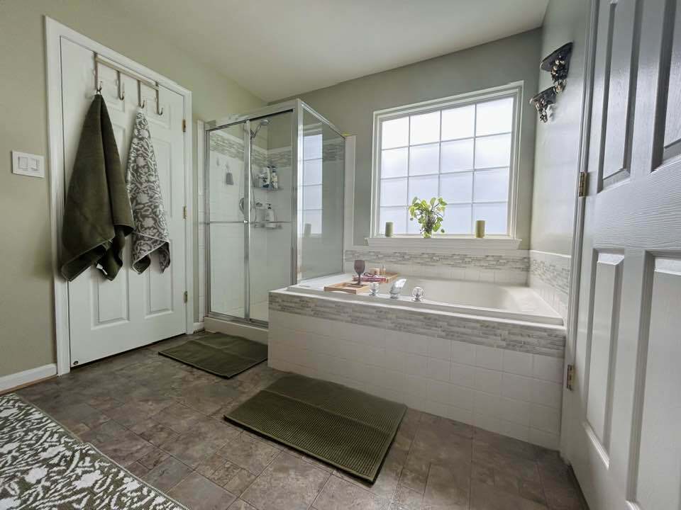 Primary Bathroom - 7 Azalea St