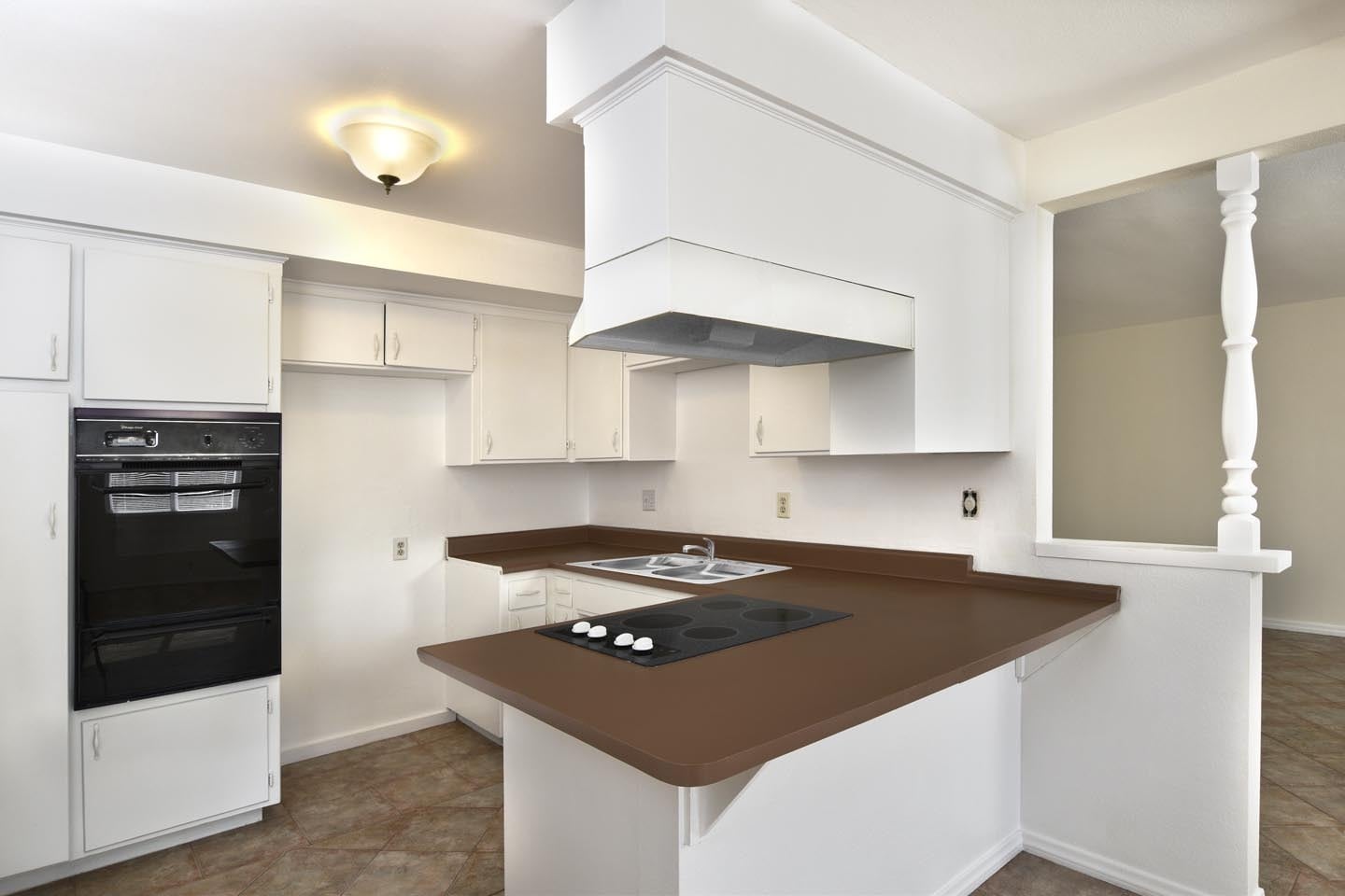 Building Photo - 650 Ridgeway Ln