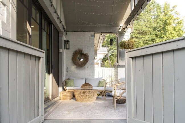 Building Photo - 801 Durant Pl NE