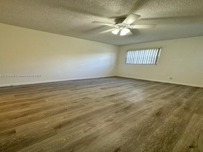 Building Photo - 1351 SW 125th Ave