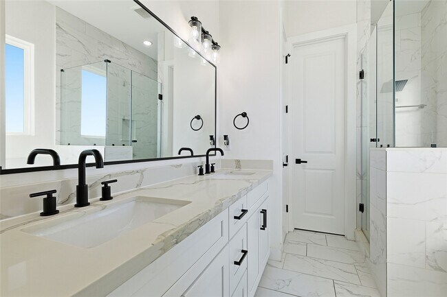 Building Photo - 107 W Whitney St