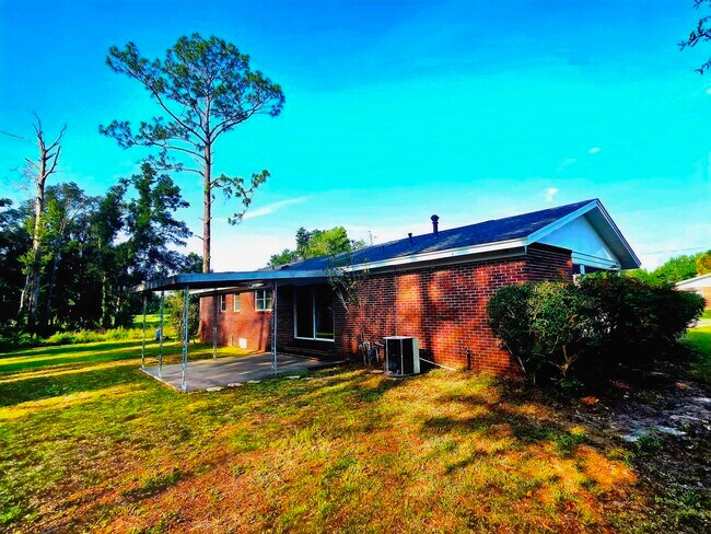 Building Photo - 104 Forest Cir
