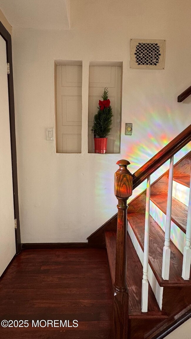 Building Photo - 343 Clifton Ave