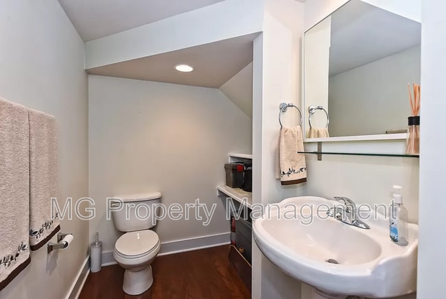 Building Photo - 3475 Spencer St