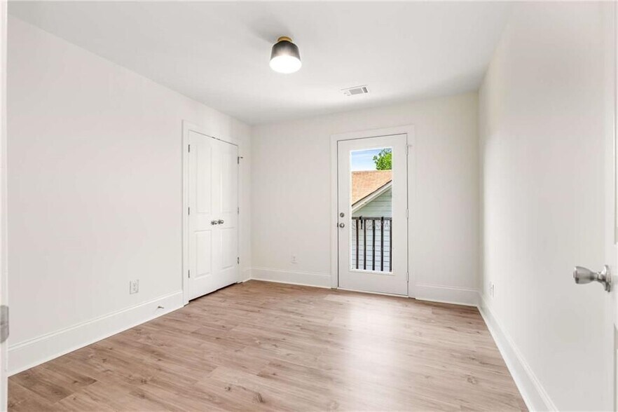 Building Photo - 94 Lucy St SE