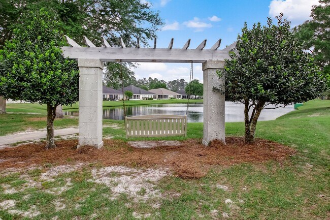 Building Photo - 3/2 fenced in yard, landscaping included !