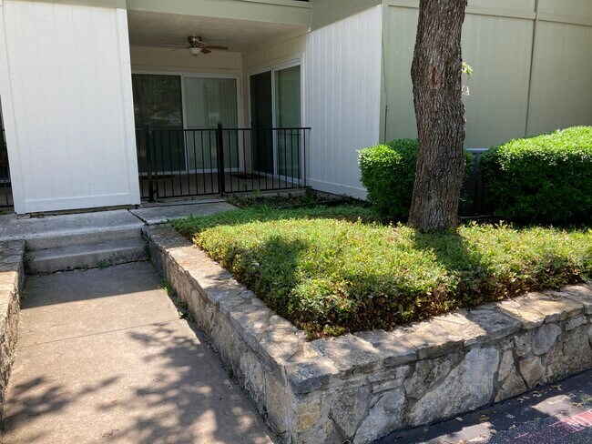 Building Photo - 100 Lorenz Rd