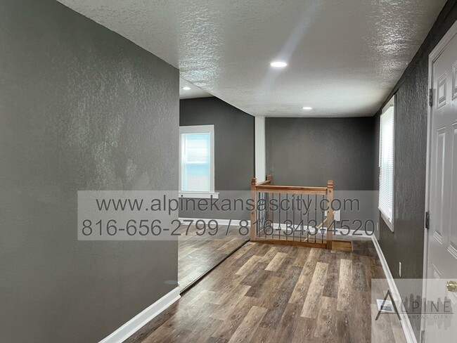 Building Photo - Updated NE Home! Section 8 READY!