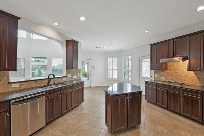 Building Photo - 20419 Windrose Bend Dr