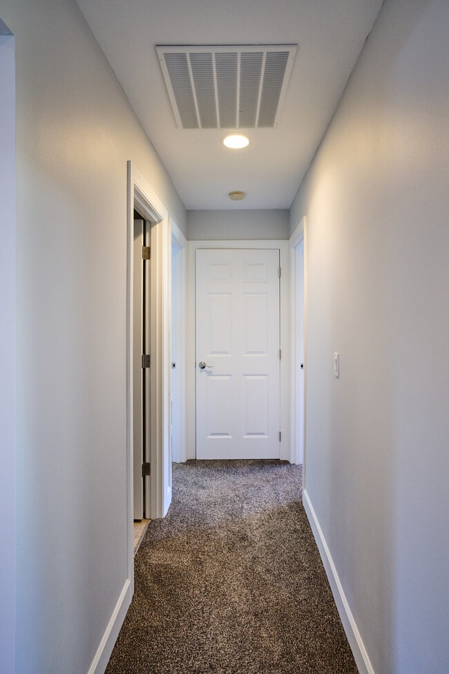 Building Photo - 10028 124th Ave NE