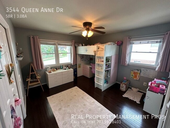 Building Photo - 3544 Queen Anne Dr