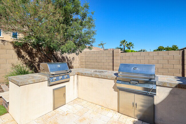 Building Photo - 15626 W Campbell Ave