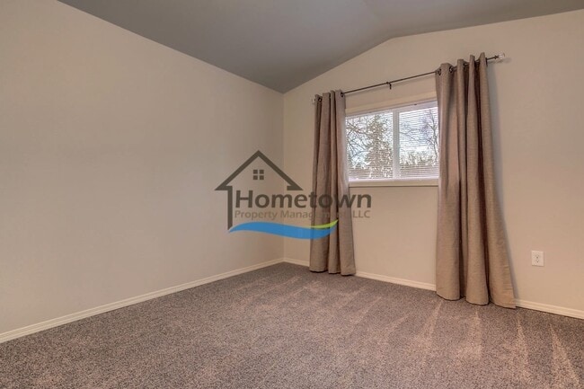 Building Photo - 3 Bed 1 Bath Coeur D'Alene Home with Single Car Garage!