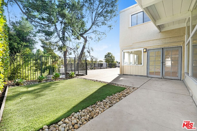 Building Photo - 2812 Anchor Ave