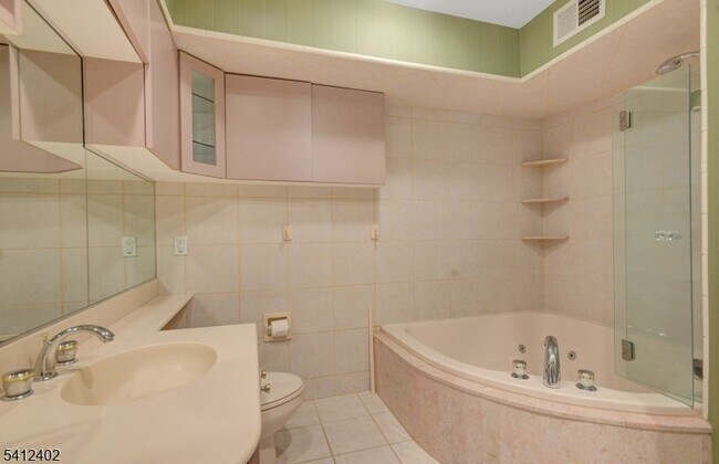 Building Photo - 4 Dearburn Ct