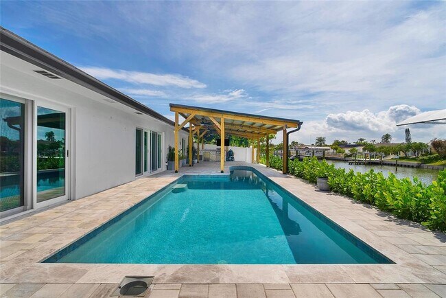 Building Photo - 3944 Doral Dr