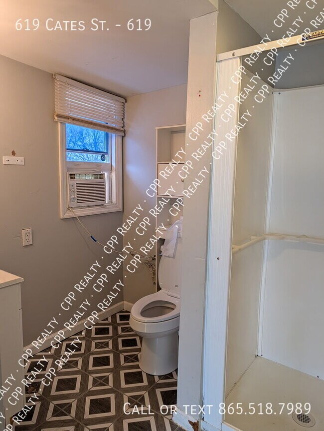 Building Photo - 619 Cates St